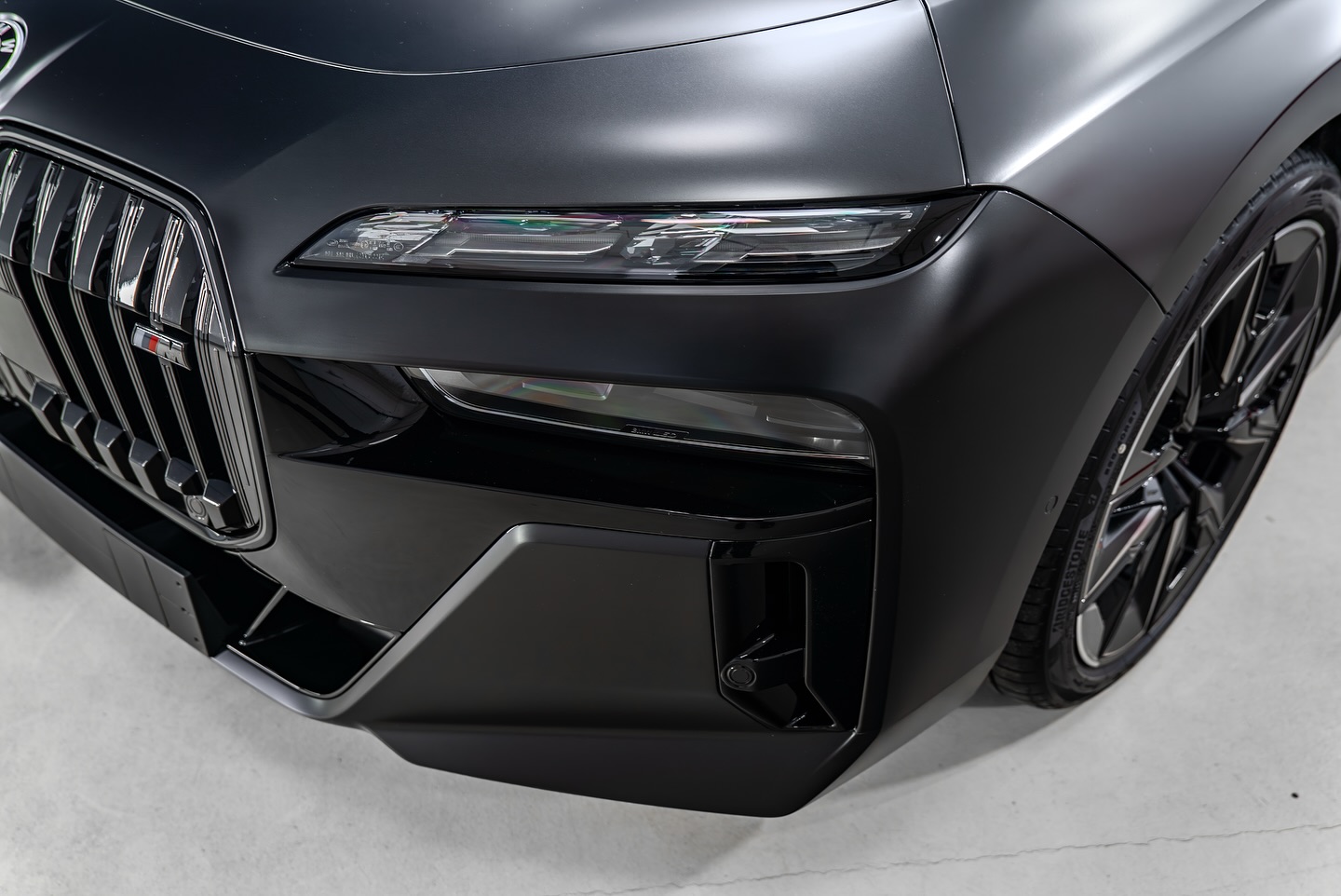 BMW 760e v matnej PPF fólii CarPro Immortal — fotografia 1
