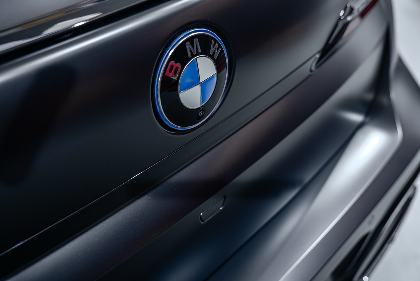 BMW 760e v matnej PPF fólii CarPro Immortal — fotografia 6