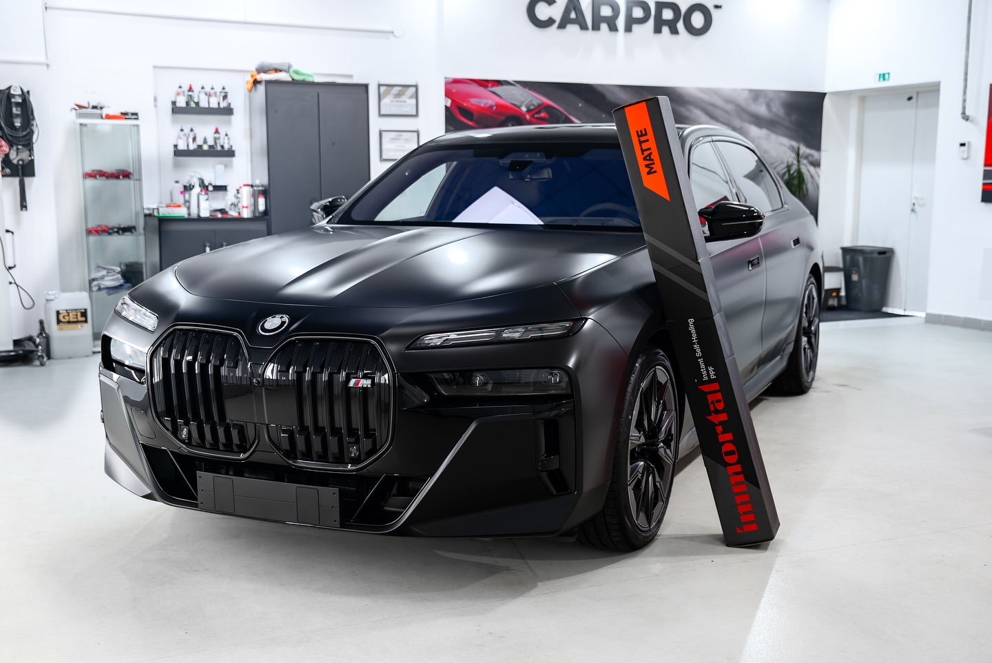 BMW 760e v matnej PPF fólii CarPro Immortal — fotografia 9