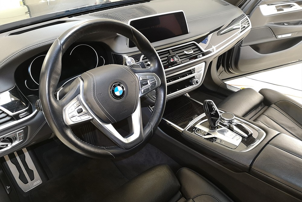 Profesionálne čistenie interiéru auta v štúdiu 2JZ Detailing Žilina